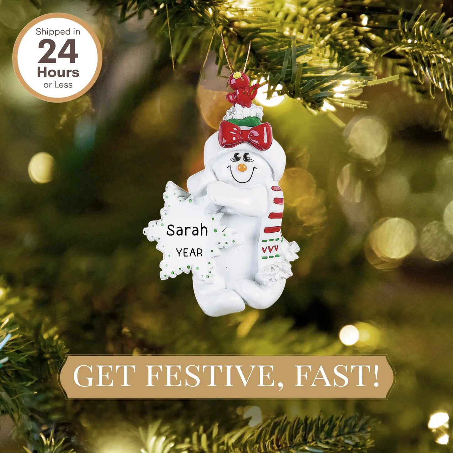 Adorno navideño de mujer con nieve de invierno