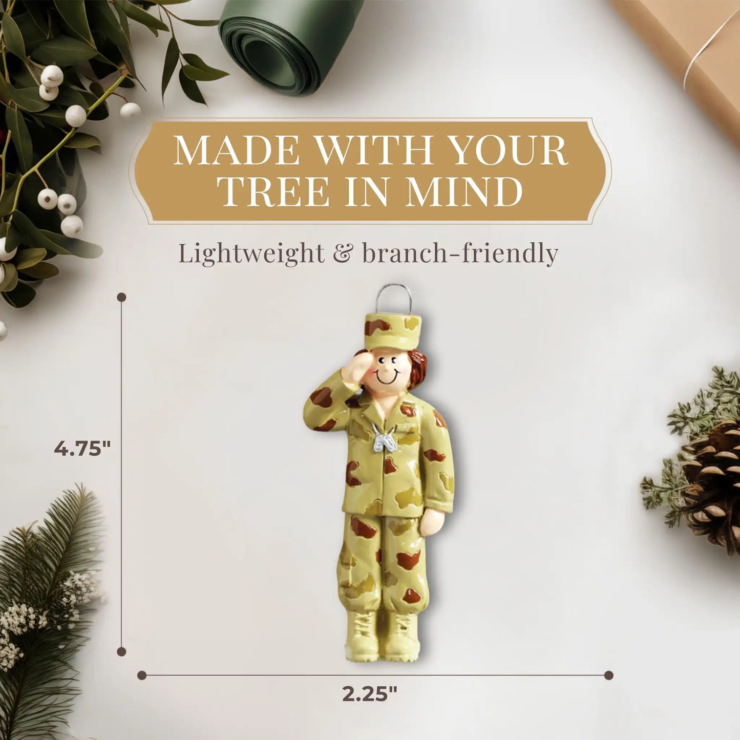 Adorno navideño de niña del ejército