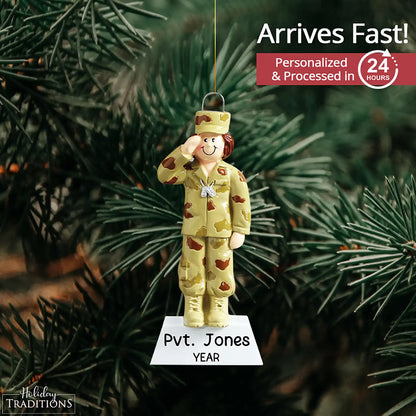 Adorno navideño de niña del ejército