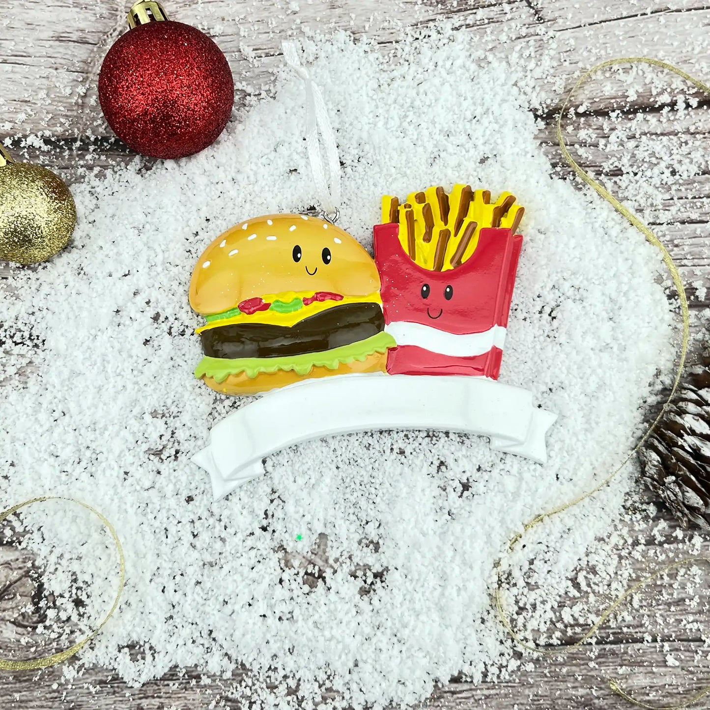 Adorno navideño de hamburguesa y papas fritas