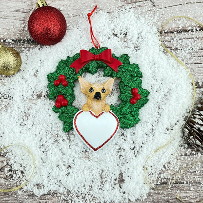 Adorno navideño de chihuahua con corona 