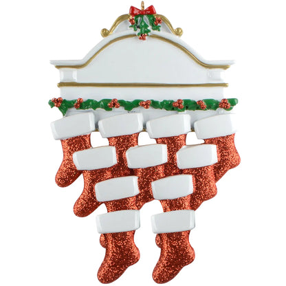 Adorno personalizado de la familia de 11 con medias rojas 