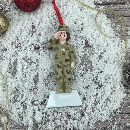 Adorno navideño de niña del ejército