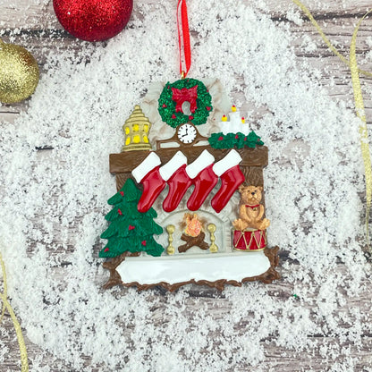 Adorno navideño de familia de 4 con chimenea 