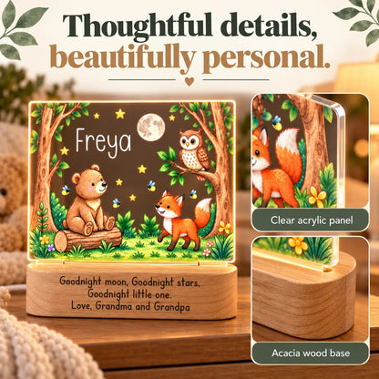 Details of the personalized woodland bear night light: clear acrylic panel and acacia wood base